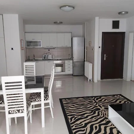 아파트 Fantastic Two Bedroom Apartment In The Heart Of Skopje 스코페